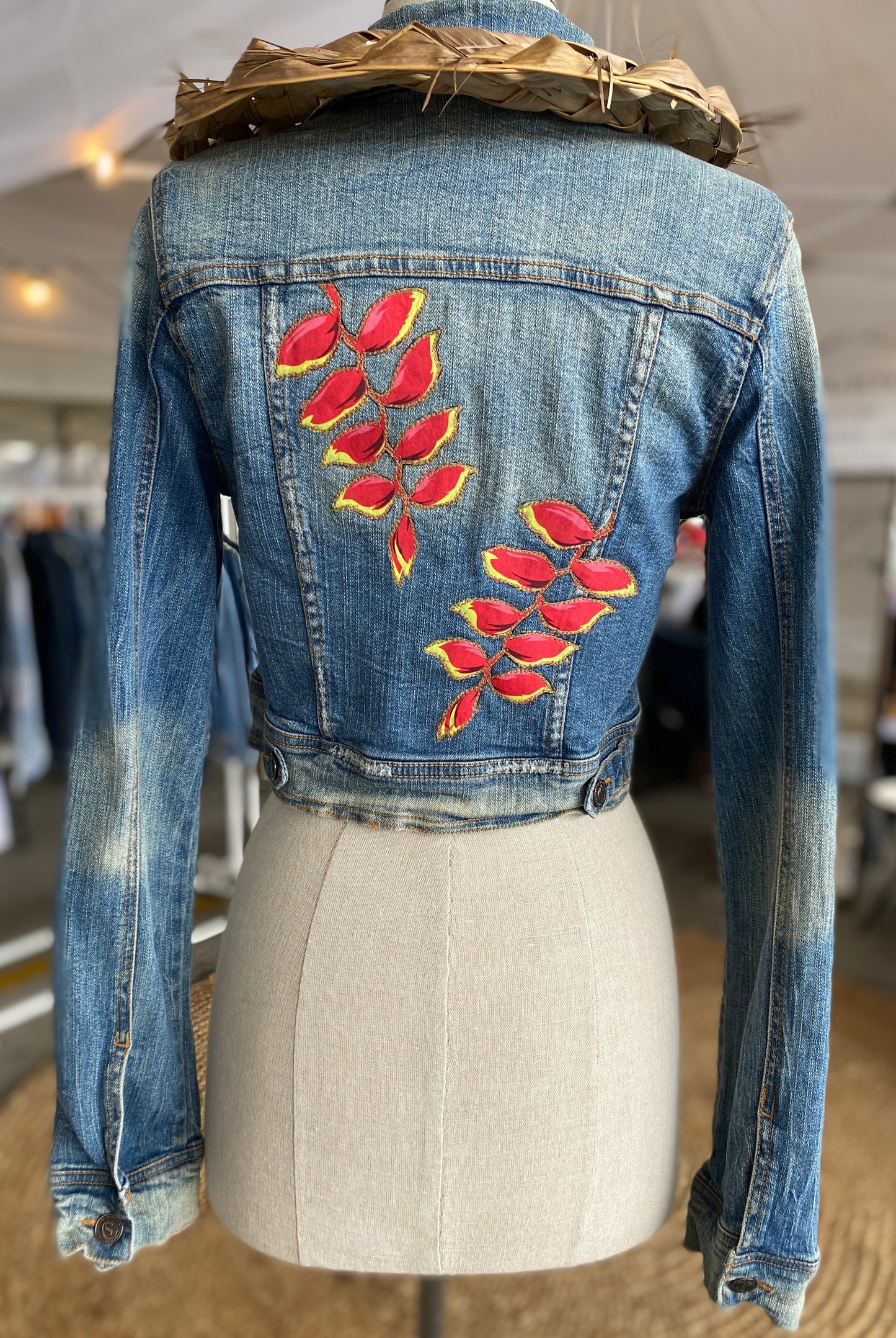 Heliconia || Medium