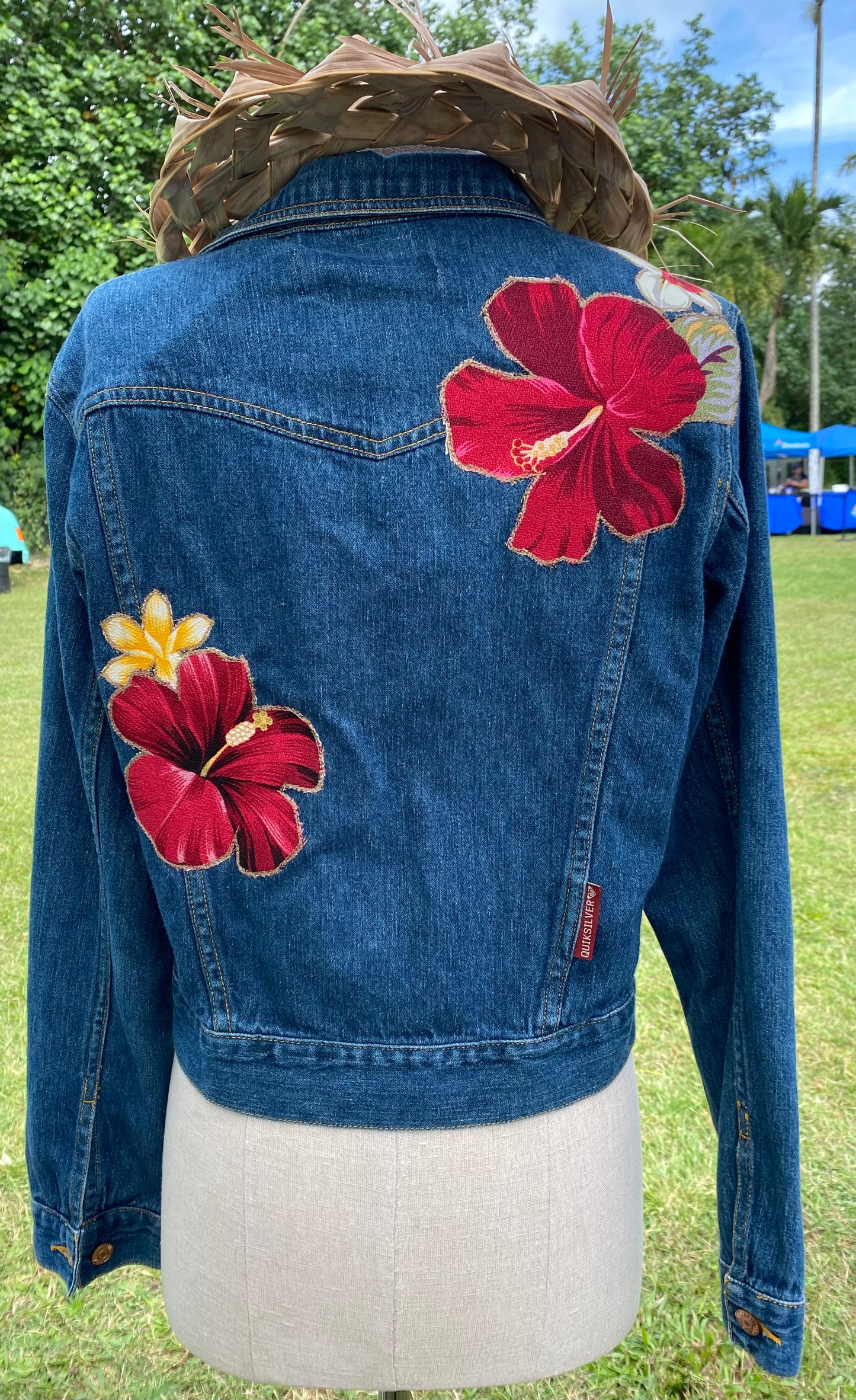 Red Hibiscus, Plumeria & Orchids || Large