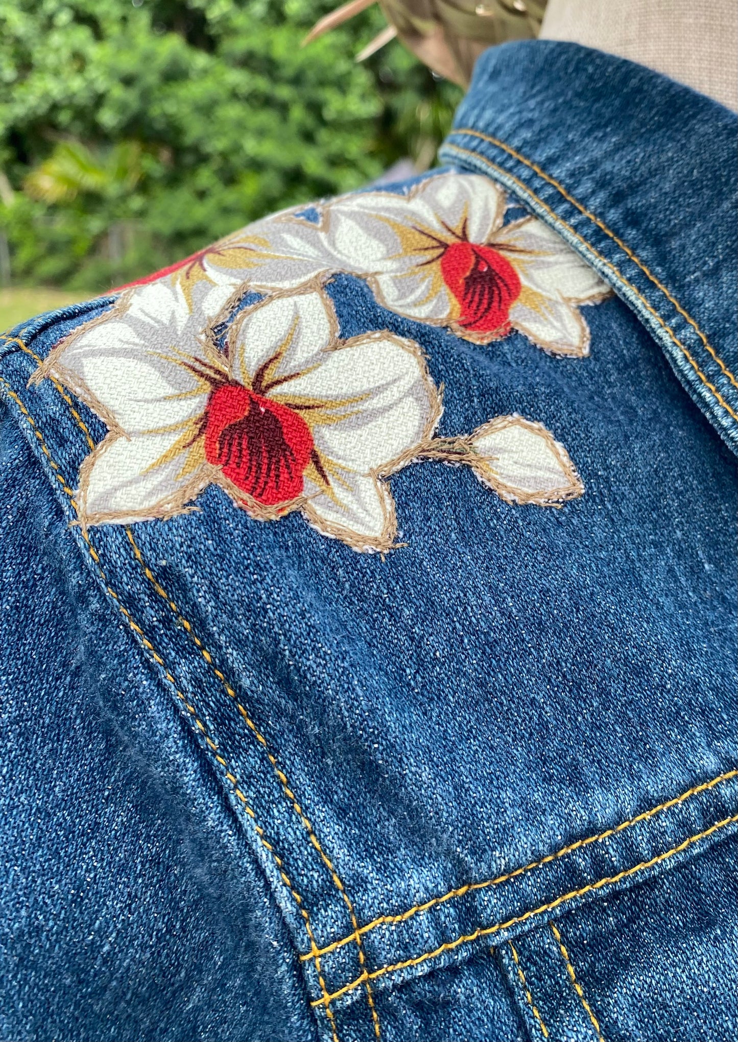 Red Hibiscus, Plumeria & Orchids || Large