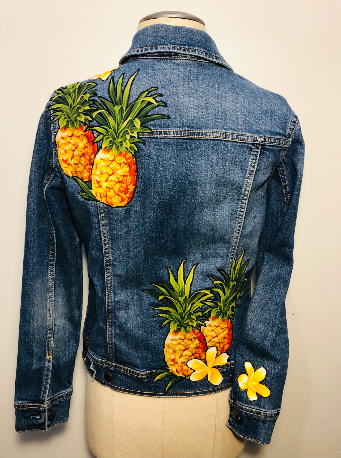 Pineapples & Yellow Plumeria || Small
