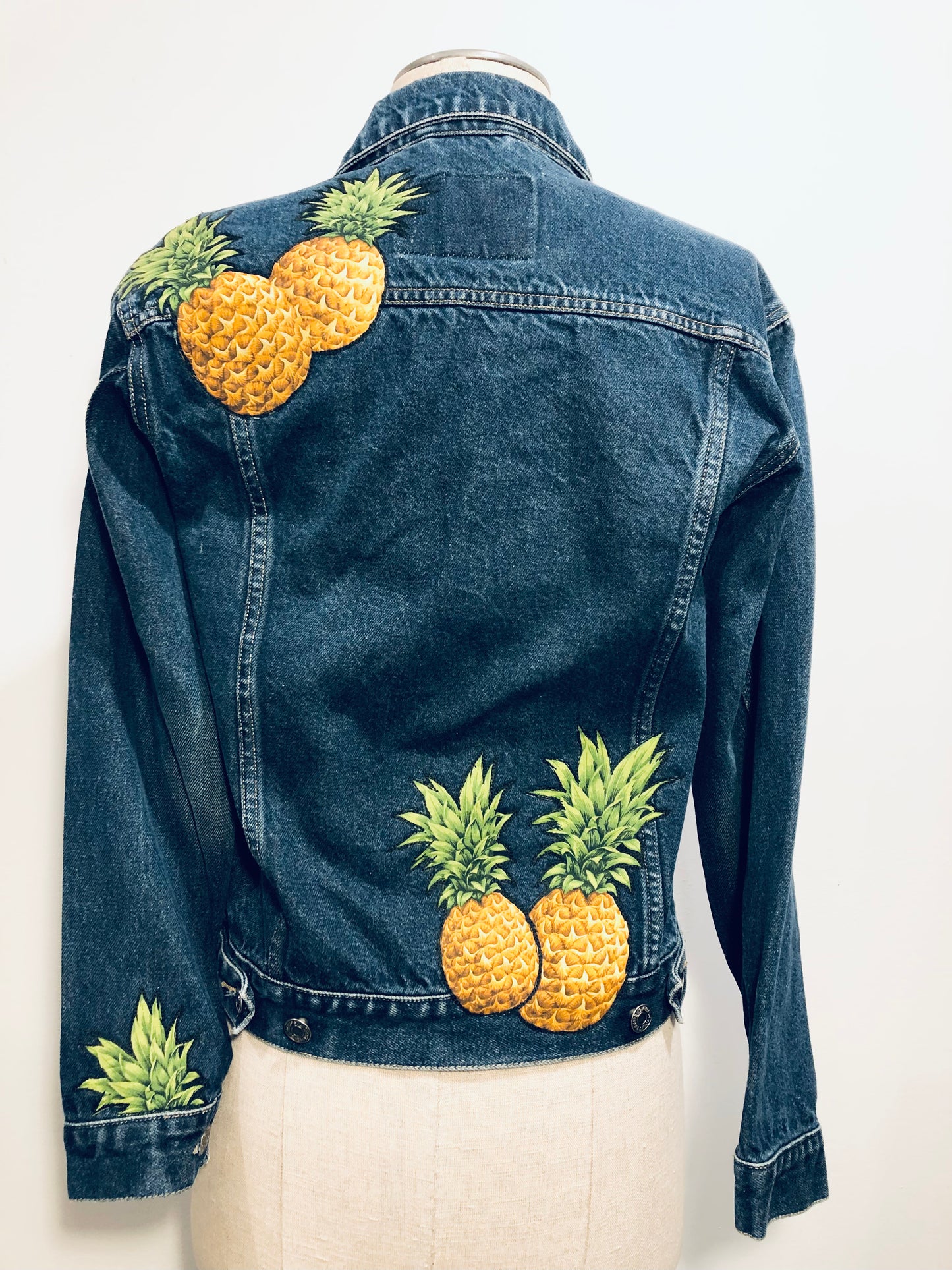Pineapples || Medium